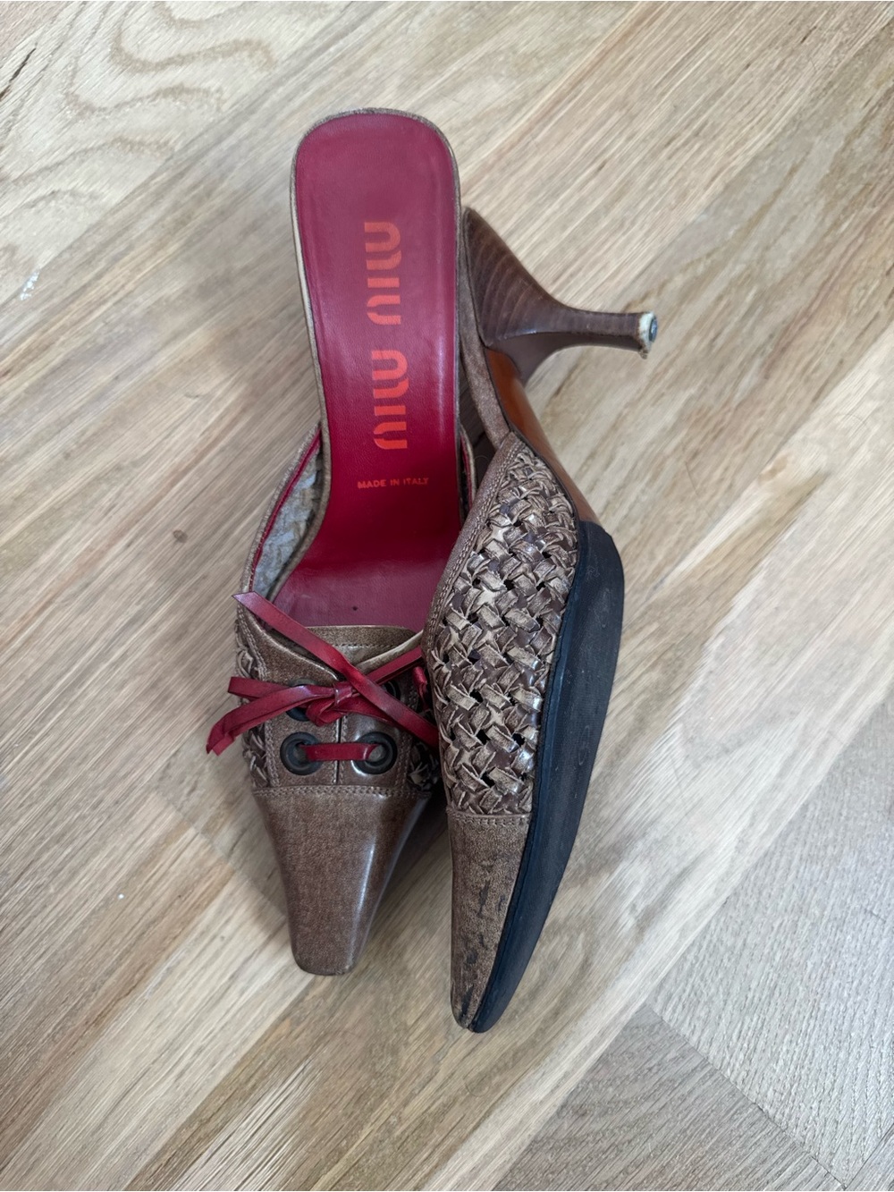 Vintage Miu Miu Brown Leather Pointed Kitten Heels with Red Insole and Lace - Picture 2 of 5